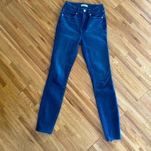 Good American good legs skinny jeans.